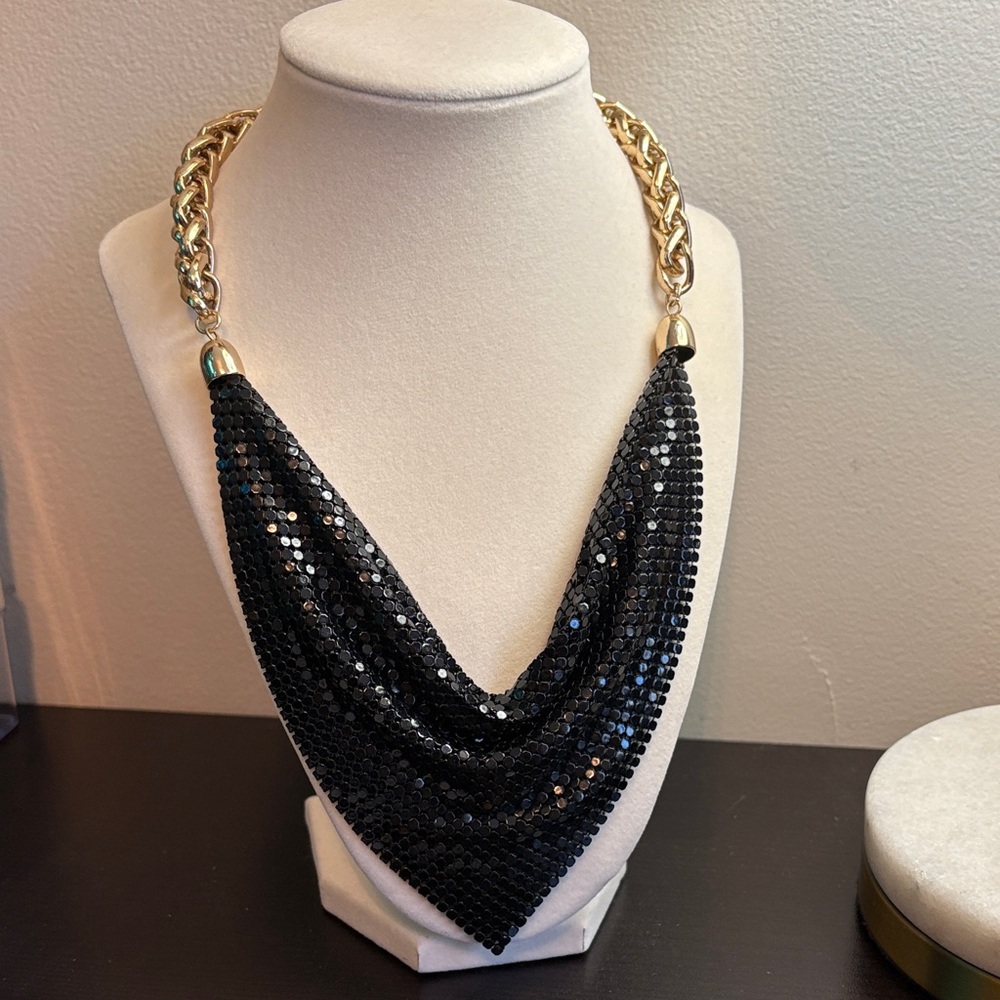 Elegant Black and Gold Necklace
